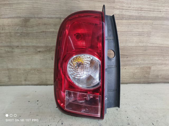 bontott DACIA DUSTER Bal Hátsó Lámpa