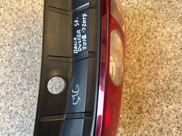 bontott DACIA DUSTER Bal Hátsó Lámpa