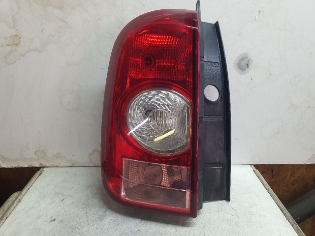 bontott DACIA DUSTER Bal Hátsó Lámpa