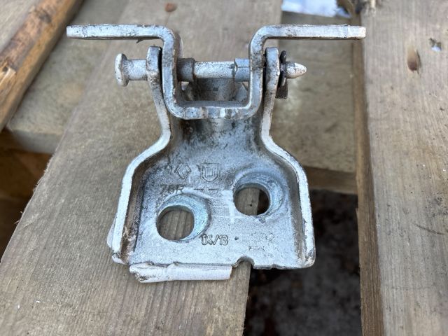 bontott DACIA DUSTER Bal hátsó Zsanér