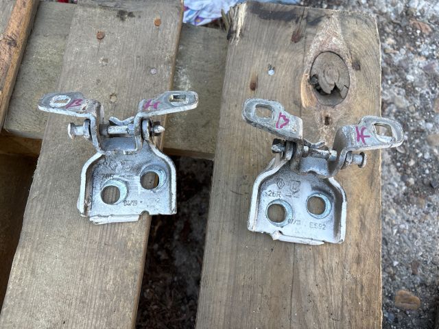 bontott DACIA DUSTER Bal hátsó Zsanér