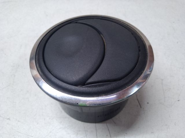 bontott DACIA DUSTER Bal Szellőző