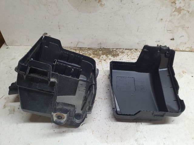 bontott DACIA DUSTER Biztosítéktábla Doboz