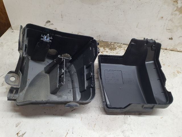 bontott DACIA DUSTER Biztosítéktábla Doboz