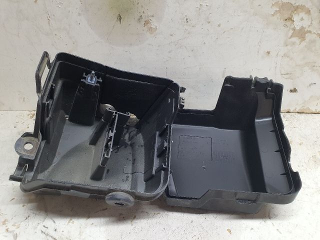 bontott DACIA DUSTER Biztosítéktábla Doboz