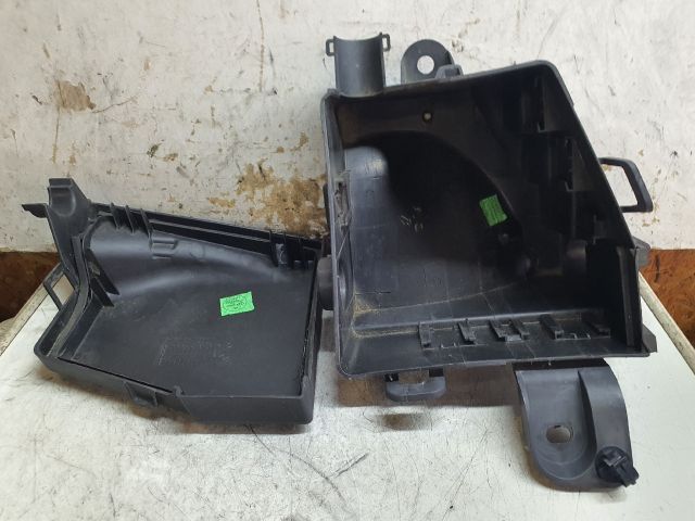 bontott DACIA DUSTER Biztosítéktábla Doboz