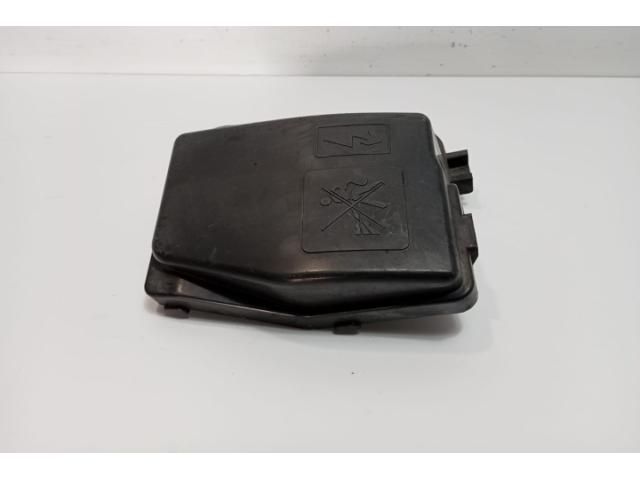 bontott DACIA DUSTER Biztosítéktábla Fedél