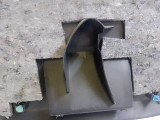 bontott DACIA DUSTER Csomagtérajtó Burkolat Felső