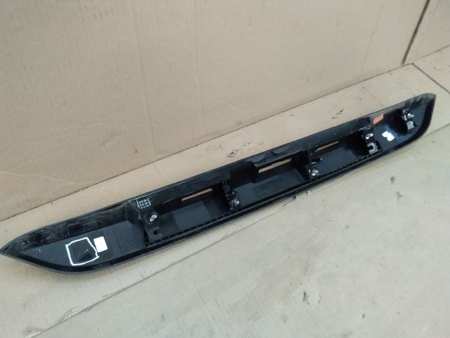 bontott DACIA DUSTER Csomagtérajtó Díszléc