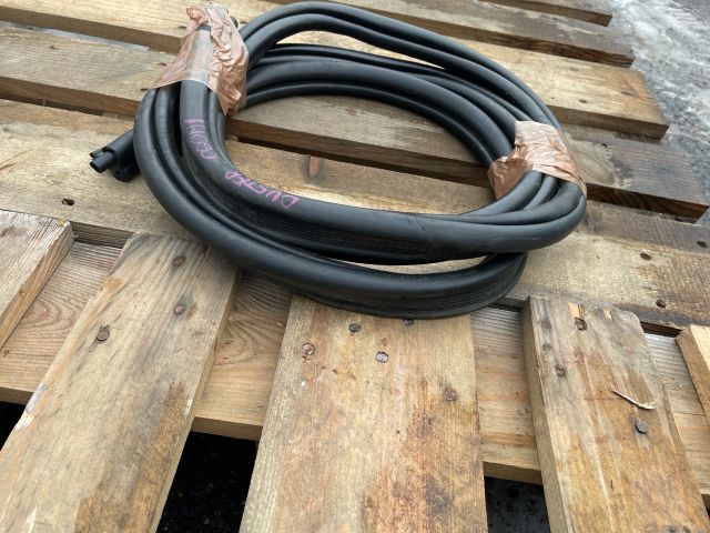 bontott DACIA DUSTER Csomagtérajtó Gumikéder