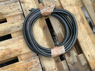 bontott DACIA DUSTER Csomagtérajtó Gumikéder