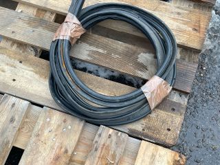 bontott DACIA DUSTER Csomagtérajtó Gumikéder