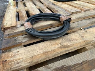 bontott DACIA DUSTER Csomagtérajtó Gumikéder