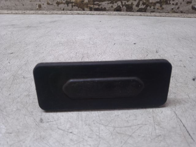 bontott DACIA DUSTER Csomagtérajtó Kilincs