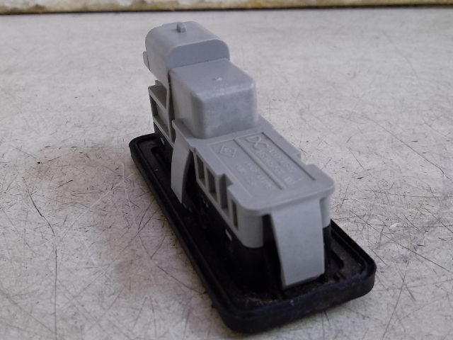 bontott DACIA DUSTER Csomagtérajtó Kilincs