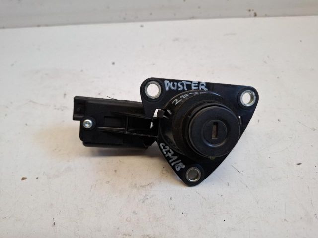 bontott DACIA DUSTER Csomagtérajtó Kilincs