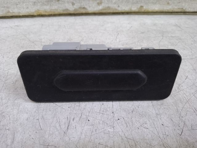 bontott DACIA DUSTER Csomagtérajtó Kilincs