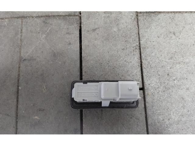 bontott DACIA DUSTER Csomagtérajtó Kilincs