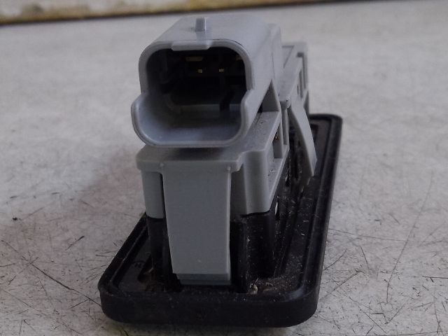 bontott DACIA DUSTER Csomagtérajtó Kilincs