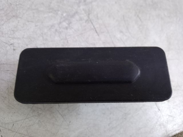 bontott DACIA DUSTER Csomagtérajtó Kilincs