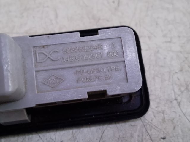 bontott DACIA DUSTER Csomagtérajtó Kilincs