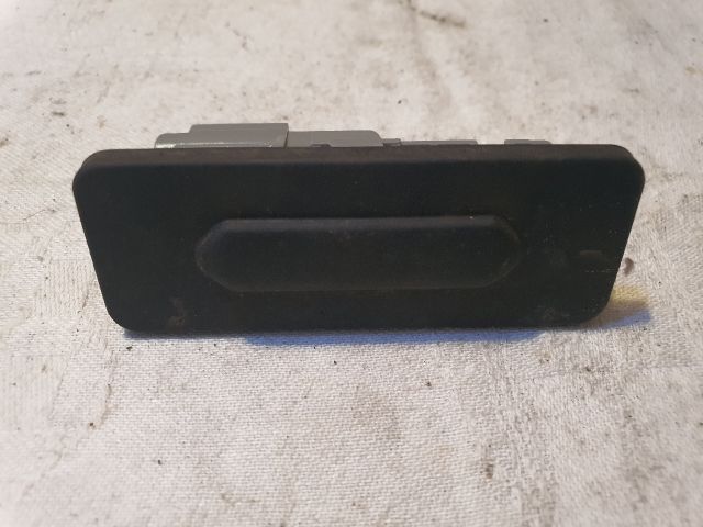 bontott DACIA DUSTER Csomagtérajtó Kilincs