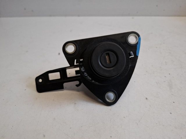 bontott DACIA DUSTER Csomagtérajtó Kilincs