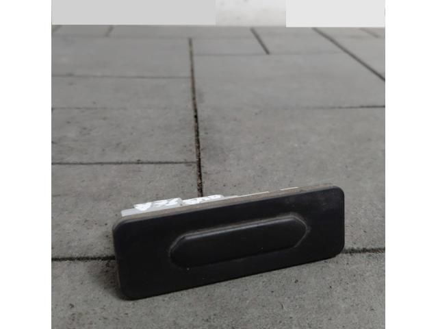 bontott DACIA DUSTER Csomagtérajtó Kilincs