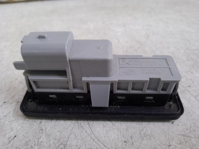 bontott DACIA DUSTER Csomagtérajtó Kilincs