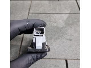 bontott DACIA DUSTER Csomagtérajtó Kilincs