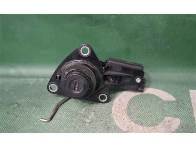 bontott DACIA DUSTER Csomagtérajtó Kilincs