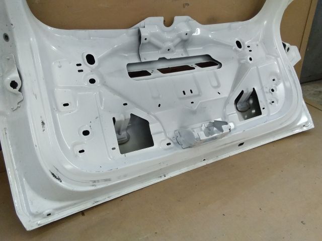 bontott DACIA DUSTER Csomagtérajtó (Üres lemez)