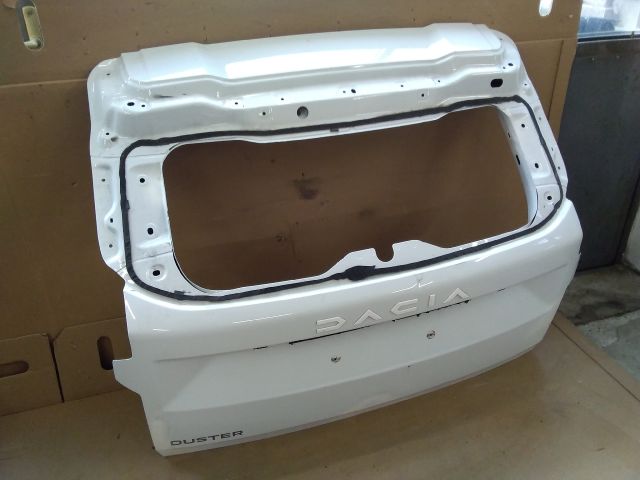 bontott DACIA DUSTER Csomagtérajtó (Üres lemez)