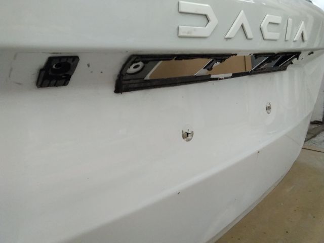 bontott DACIA DUSTER Csomagtérajtó (Üres lemez)