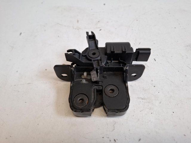 bontott DACIA DUSTER Csomagtérajtó Zárszerkezet