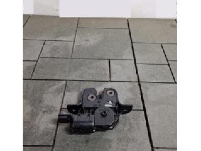 bontott DACIA DUSTER Csomagtérajtó Zárszerkezet