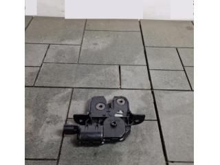 bontott DACIA DUSTER Csomagtérajtó Zárszerkezet