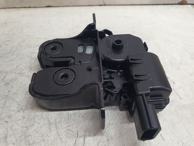 bontott DACIA DUSTER Csomagtérajtó Zárszerkezet