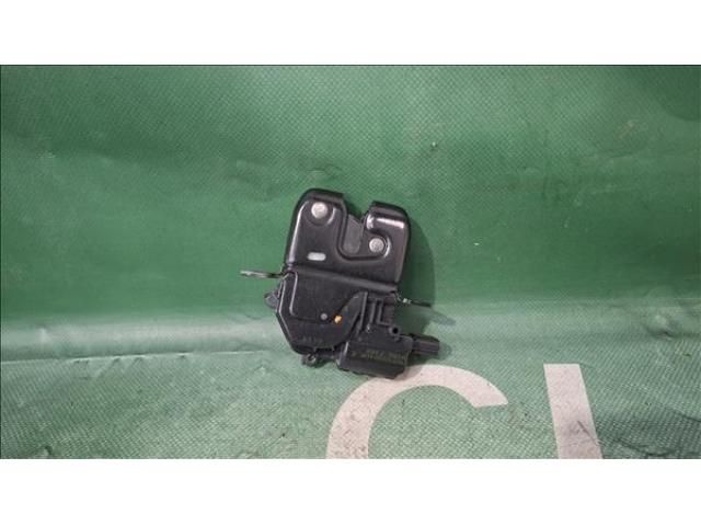 bontott DACIA DUSTER Csomagtérajtó Zárszerkezet