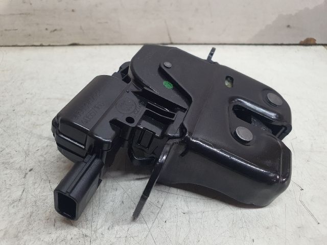 bontott DACIA DUSTER Csomagtérajtó Zárszerkezet