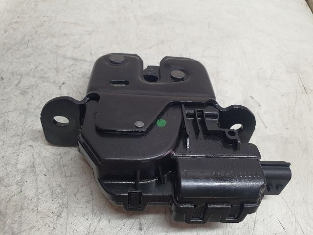 bontott DACIA DUSTER Csomagtérajtó Zárszerkezet