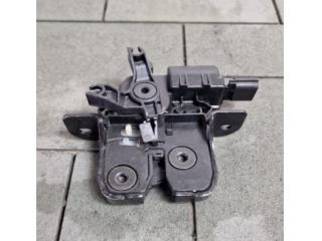 bontott DACIA DUSTER Csomagtérajtó Zárszerkezet