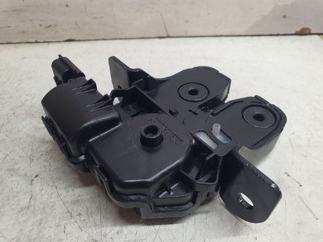 bontott DACIA DUSTER Csomagtérajtó Zárszerkezet