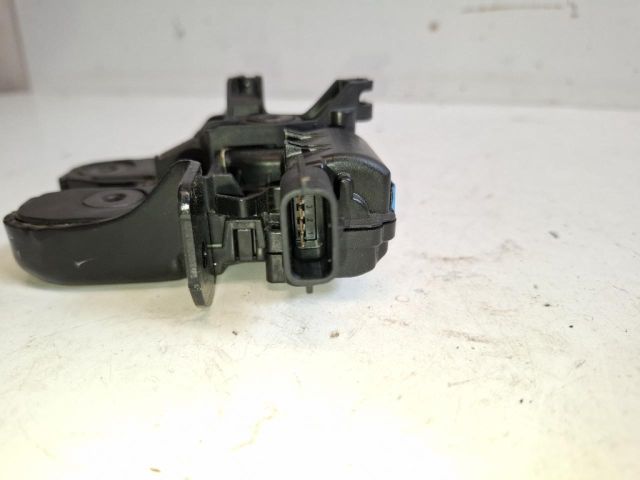 bontott DACIA DUSTER Csomagtérajtó Zárszerkezet