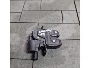 bontott DACIA DUSTER Csomagtérajtó Zárszerkezet