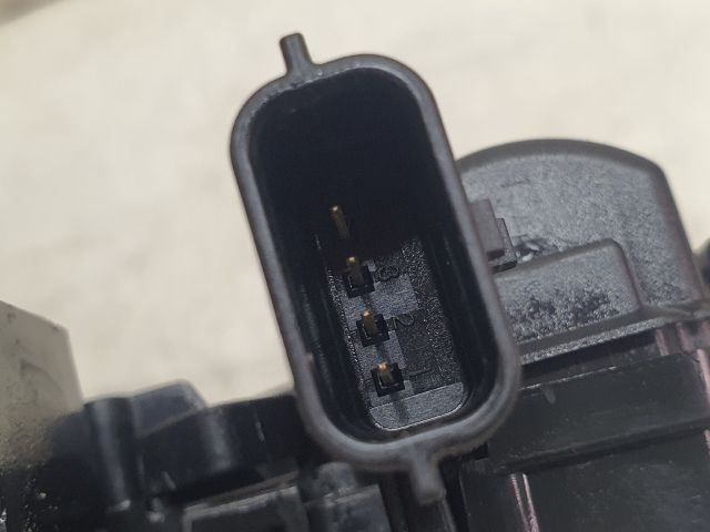 bontott DACIA DUSTER Csomagtérajtó Zárszerkezet