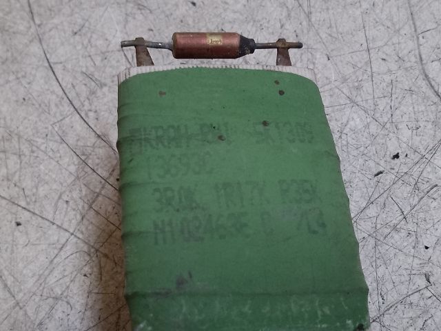 bontott DACIA DUSTER Előtét Ellenállás Fűtőmotor