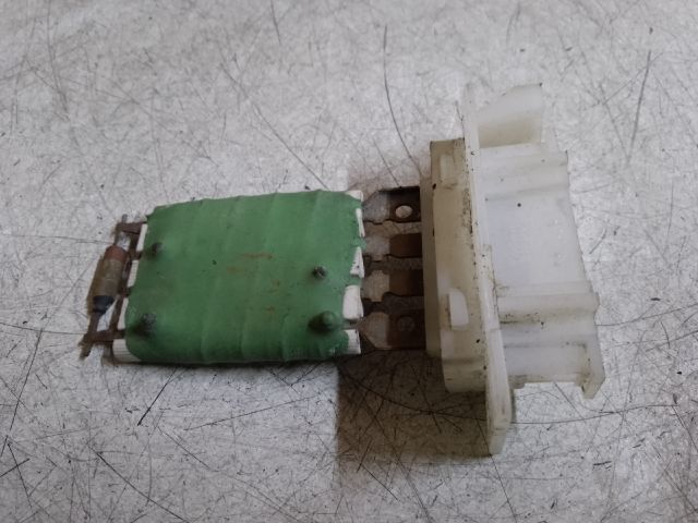 bontott DACIA DUSTER Előtét Ellenállás Fűtőmotor