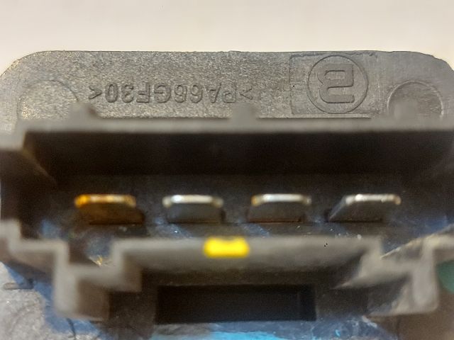 bontott DACIA DUSTER Előtét Ellenállás Fűtőmotor