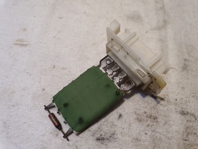 bontott DACIA DUSTER Előtét Ellenállás Fűtőmotor